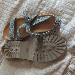 Ladies sandals size 11 buckle strap new without tags